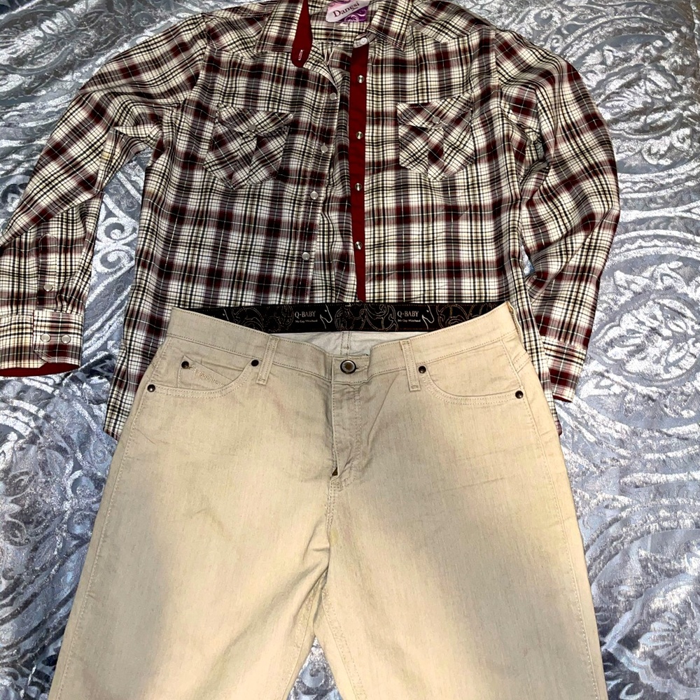 Button up top w/ beige wrangler bootcut qbaby jean